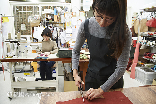 鋒刃成就優(yōu)雅 日本精工女士剪刀與帆布產(chǎn)品的時(shí)尚融合